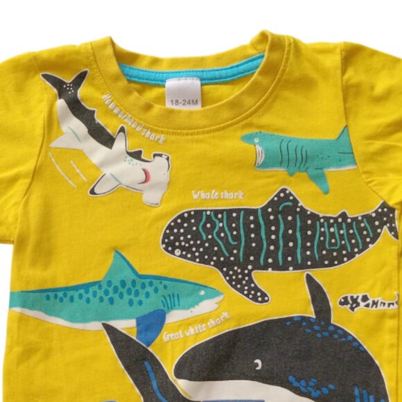 🎯 10 for $10 / Boys 18-24 Months Yellow Sharks T-Shirt - Picture 7 of 8